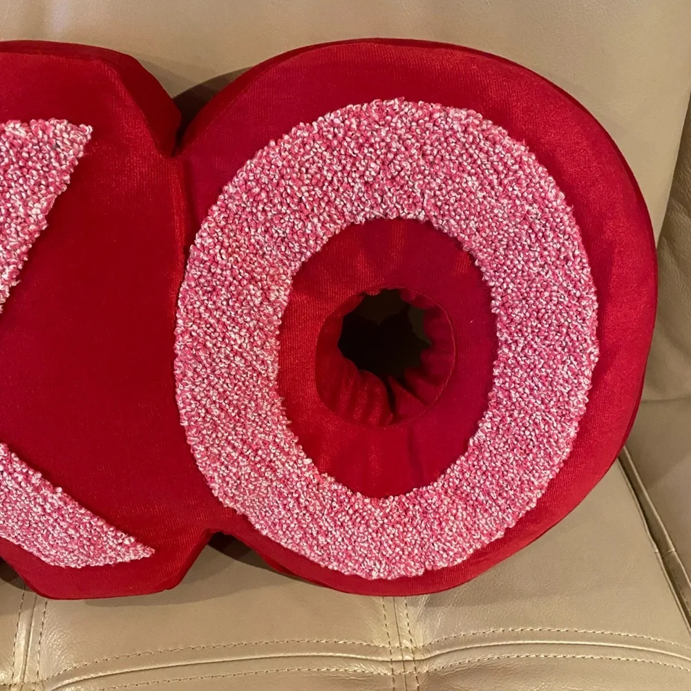 Target Bullseye Valentine’s Day XO Pillow Red & Pink NWT